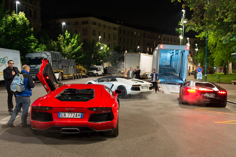 Illustration for article titled Why A Fleet Of 350 Lamborghinis Is Currently Driving Across Italy